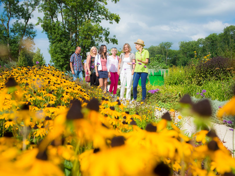 Gruppe bei einer Führung in der GARTEN TULLN, Tulln, Tullner Donauraum