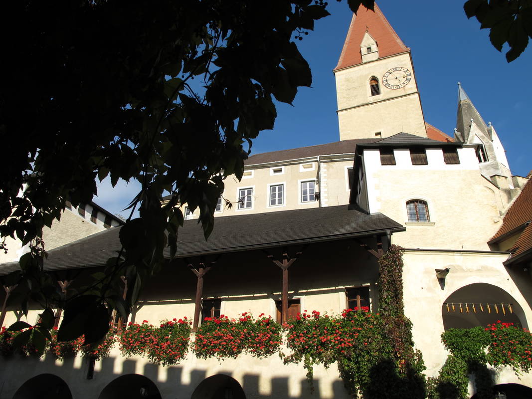 Kirche mit Teisenhoferhof Weißenkirchen
