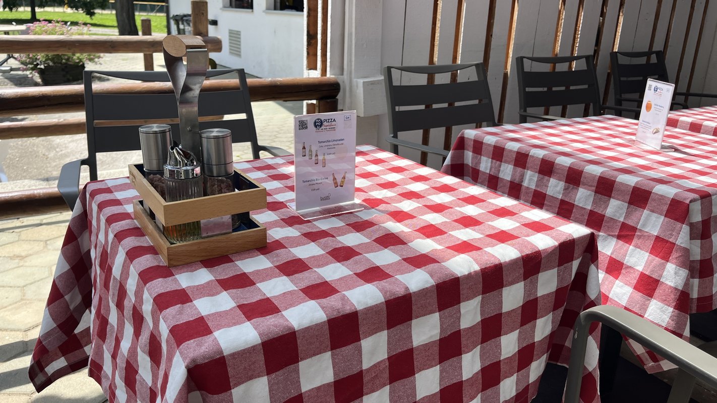 TDR - Pizza Napoletana - gedeckter Tisch -c- DNÖ Manuel Hofbauer