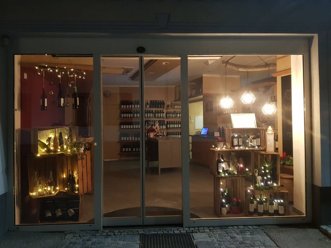Außenansicht bei Nacht