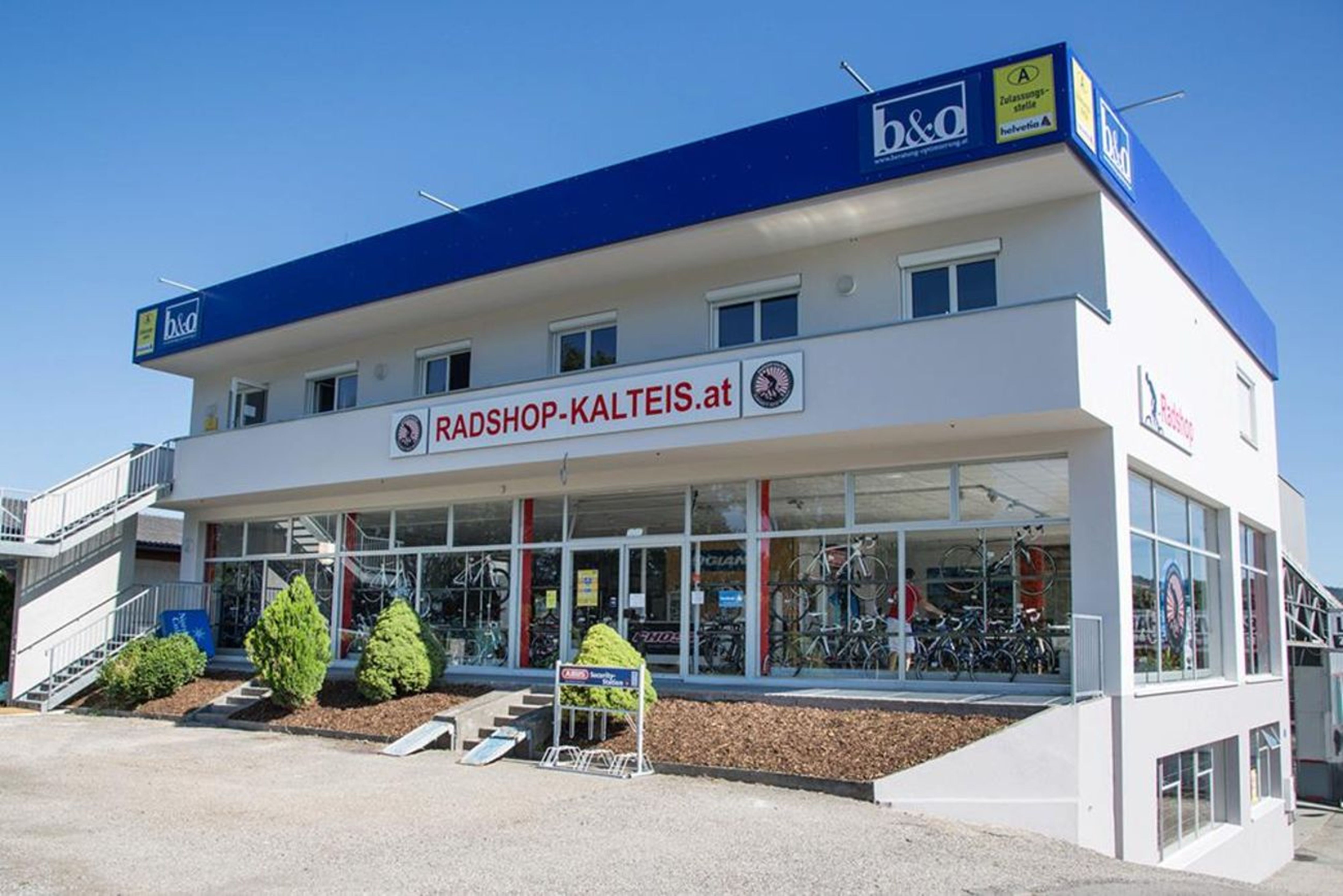 Radshop Kalteis mit großen Auslagen von aussen