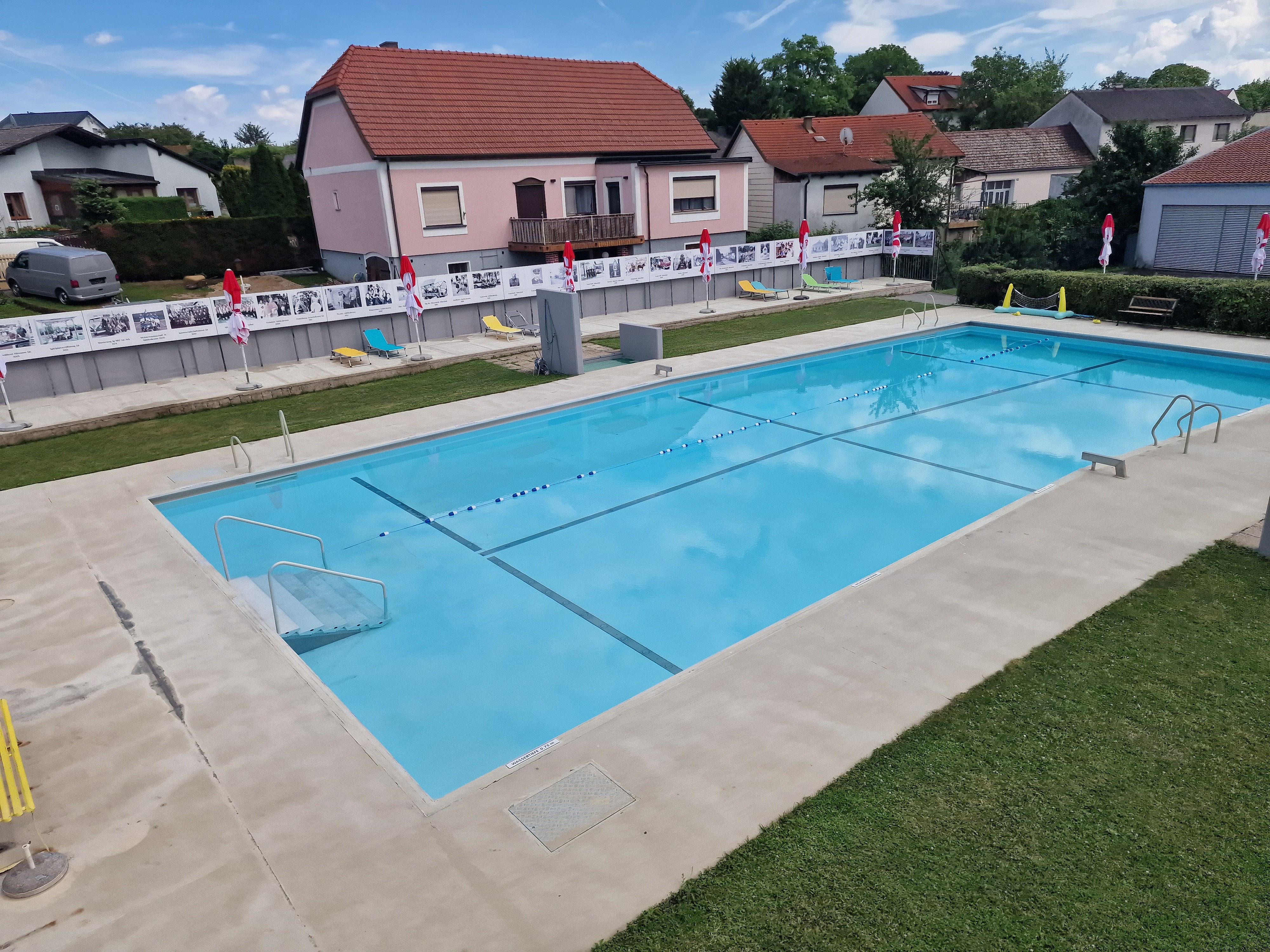 Schwimmbecken in einem Freibad