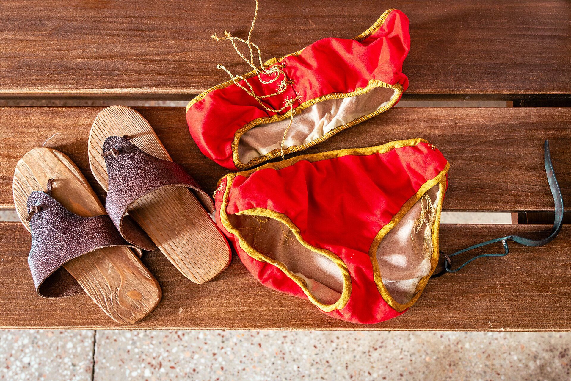 Römisches Badegewand und Schuhe. 