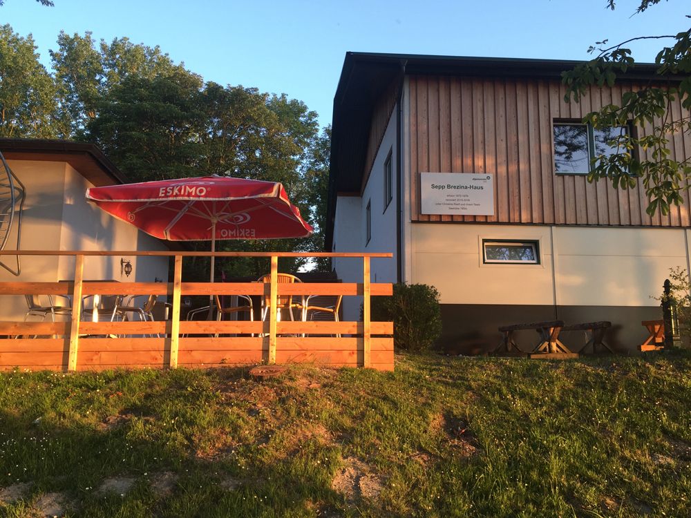 Sonnenuntergang am Sonnendeck mit Sonnenschirm 