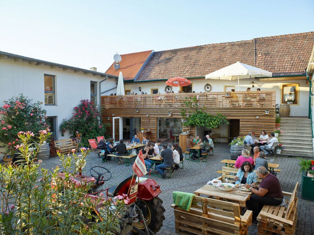 Innenhof beim Heurigen Holzheu
