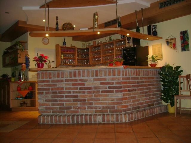An der Schank findet man sich gern zusammen.
