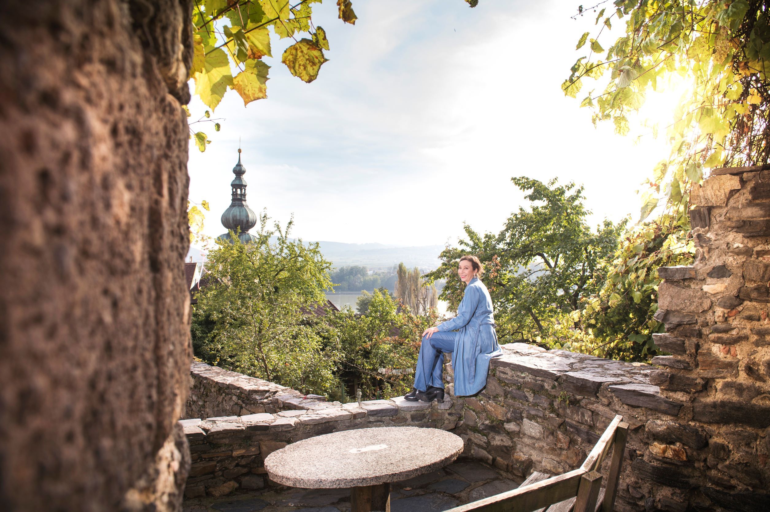 Ursula Strauss sitzend