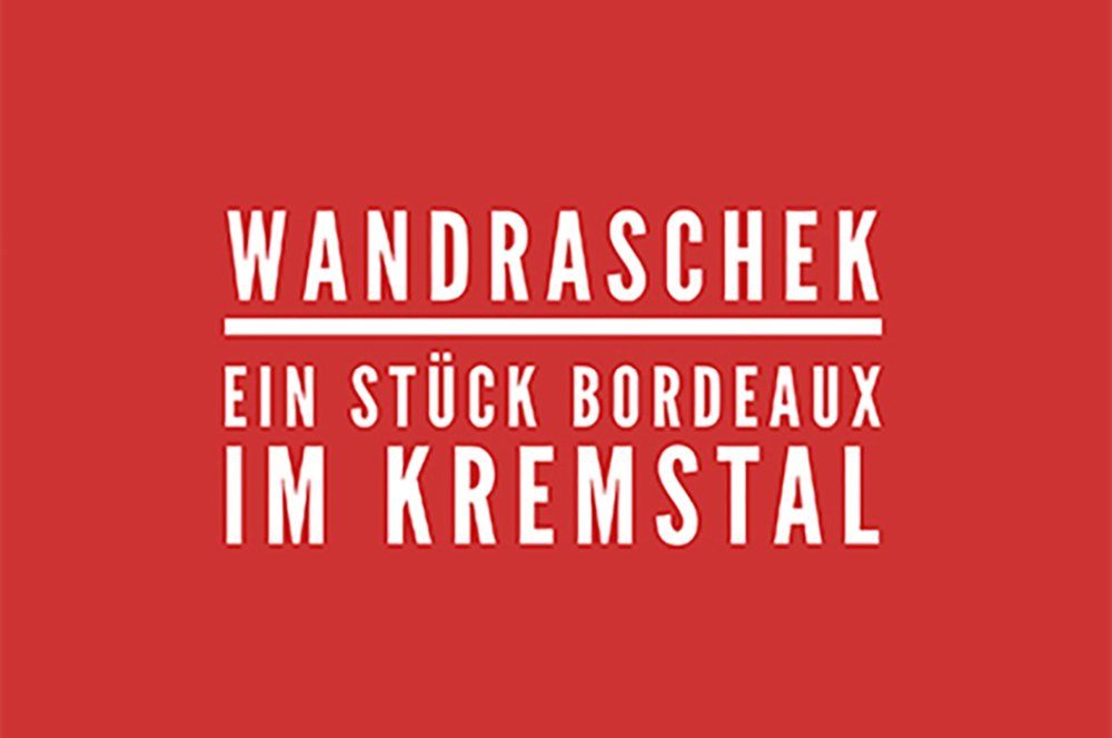 Roter Hintergrund mit weißem Text: 'Wandraschek: ein Stück Bordeaux im Kremstal'.