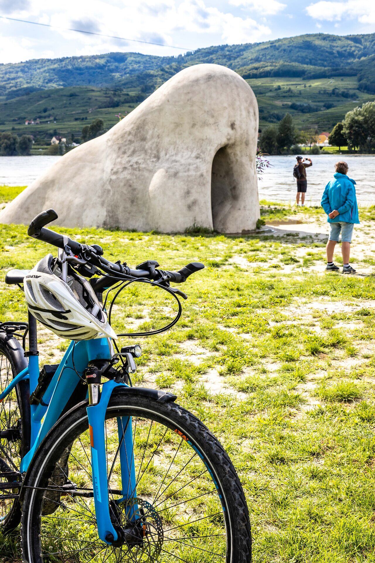 Radfahrer halten bei der Wachauer Nase