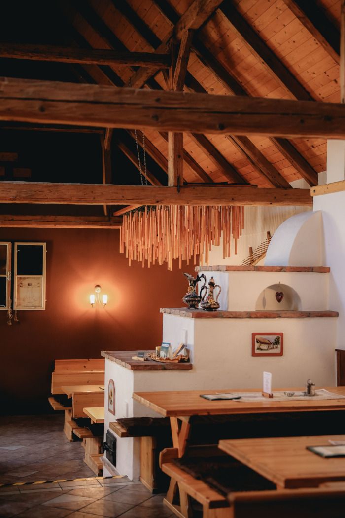 Kachelofen im Heurigen