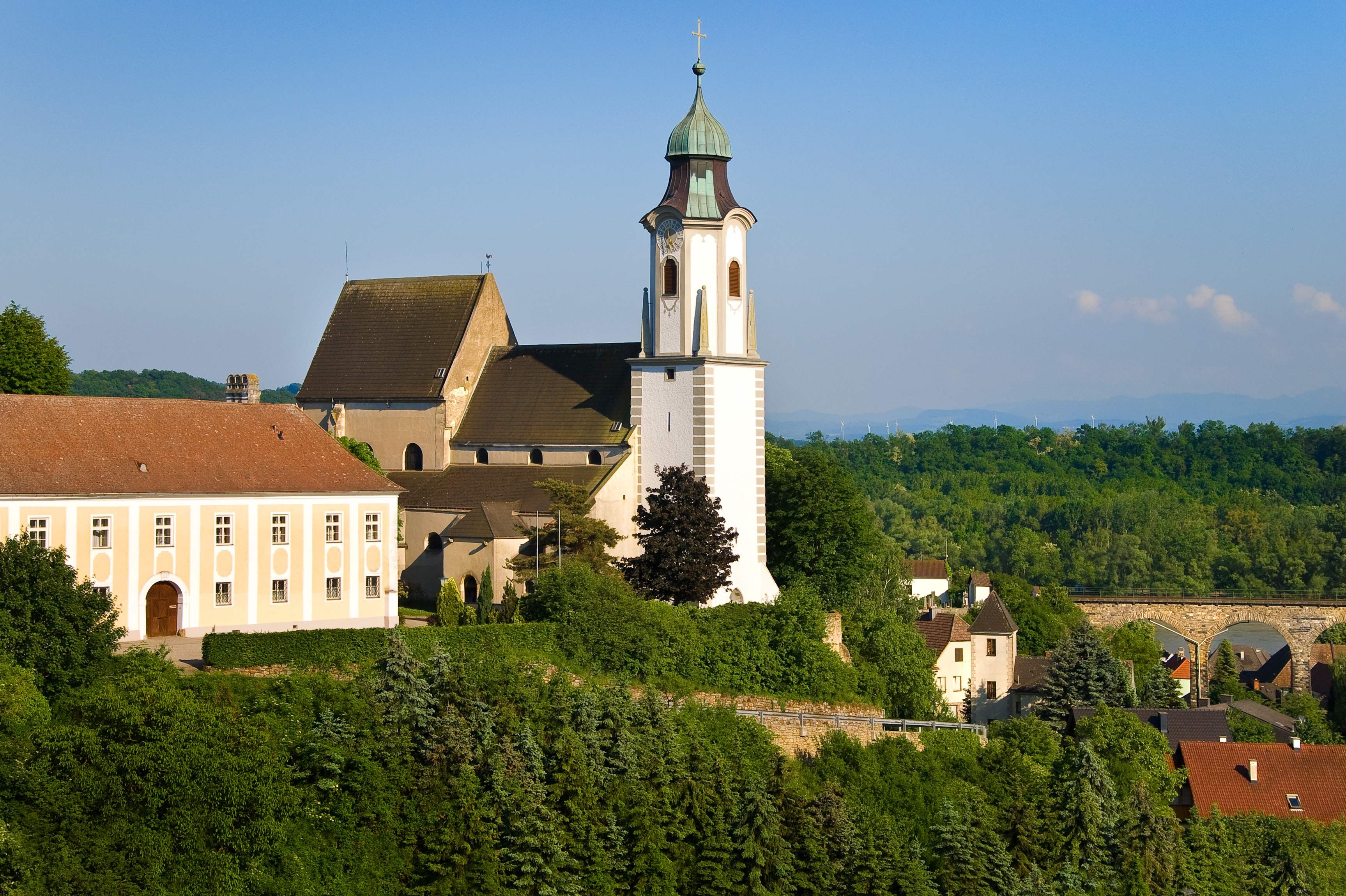 Ort Emmersdorf mit Kirche