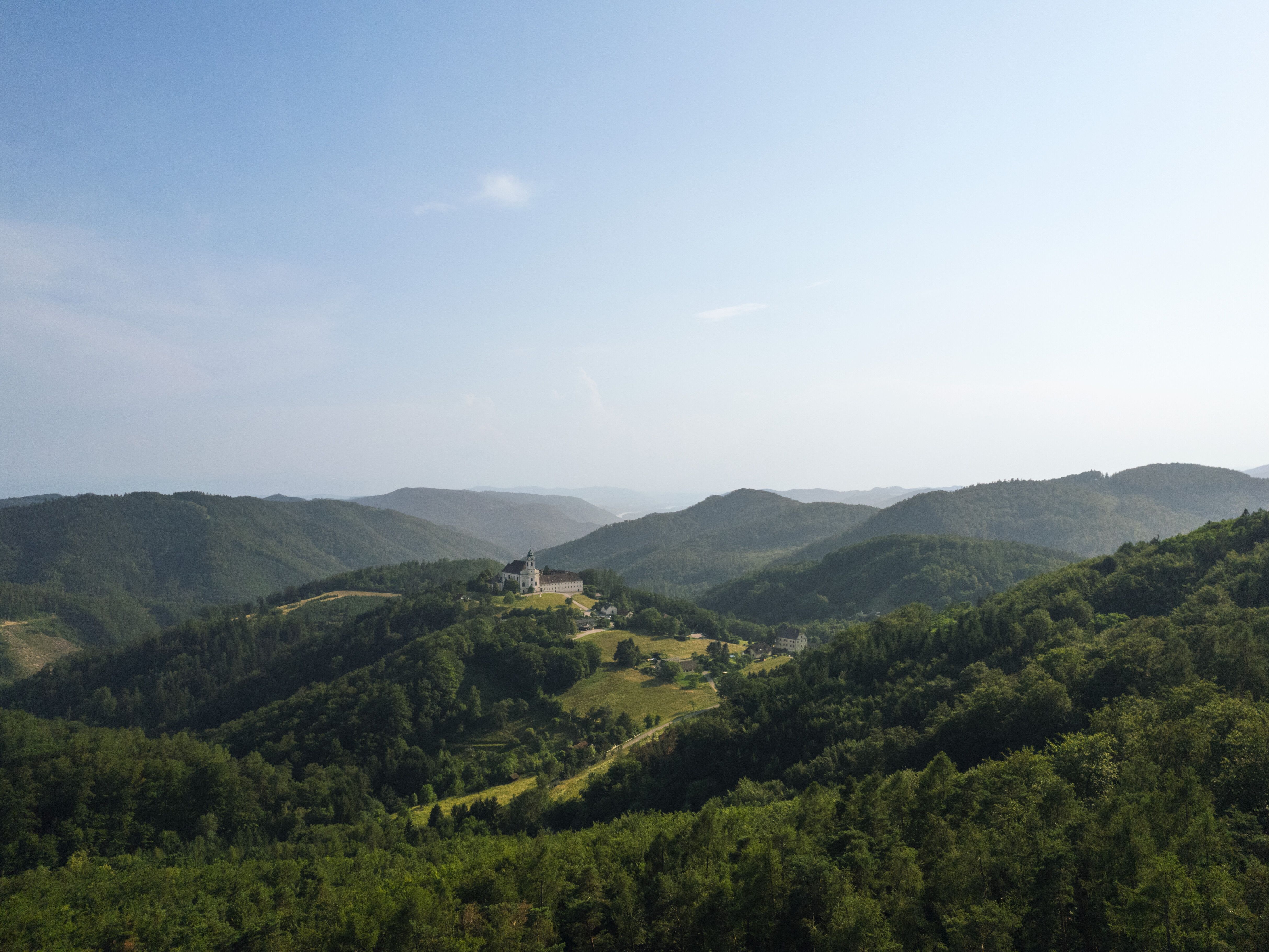 Maria Langegg von Wäldern umgeben.