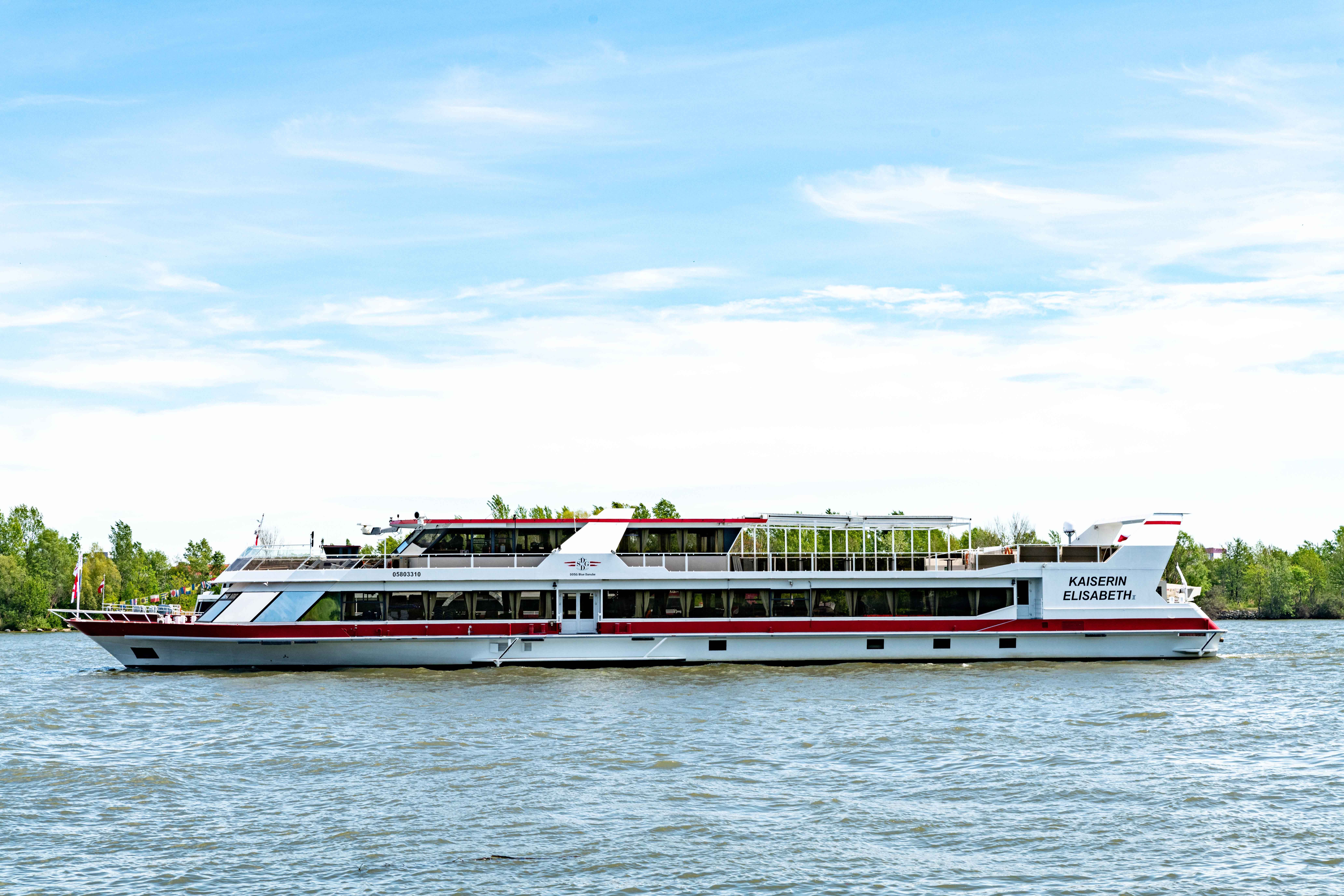 Die MS Kaiserin Elisabeth auf der Donau
