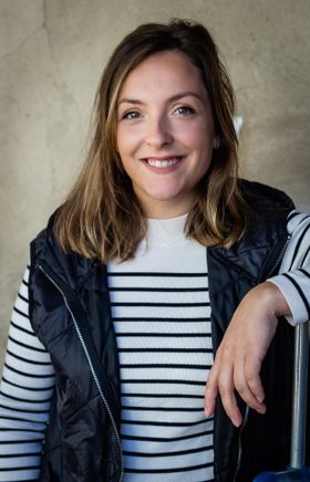 Winzerin Stefanie Böheim lächelt in die Kamera.