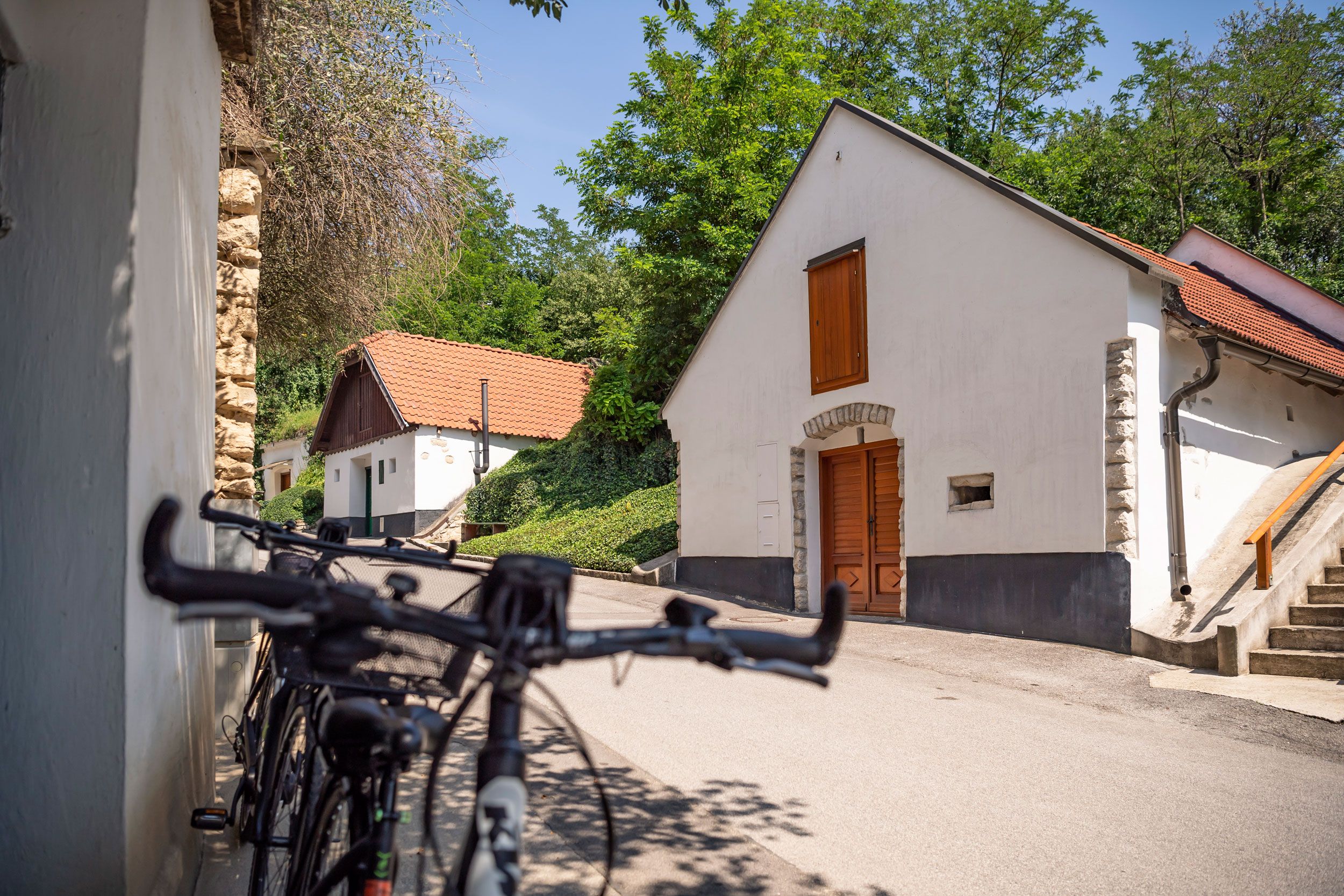 Fahrräder in der Kellergasse Stixneusiedl 