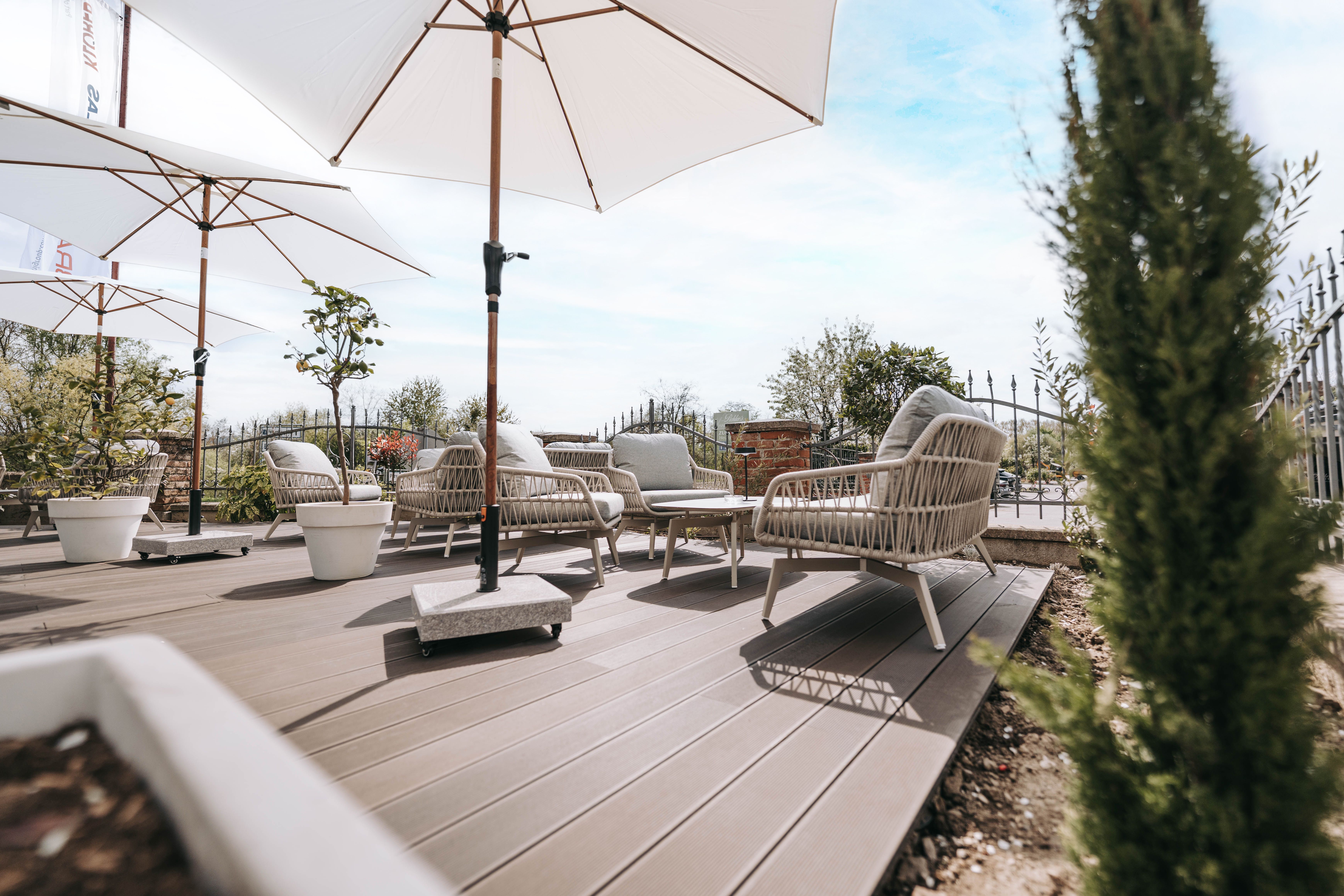 Terrasse Sommerlounge Schlosserei (c) Miku Media (7)