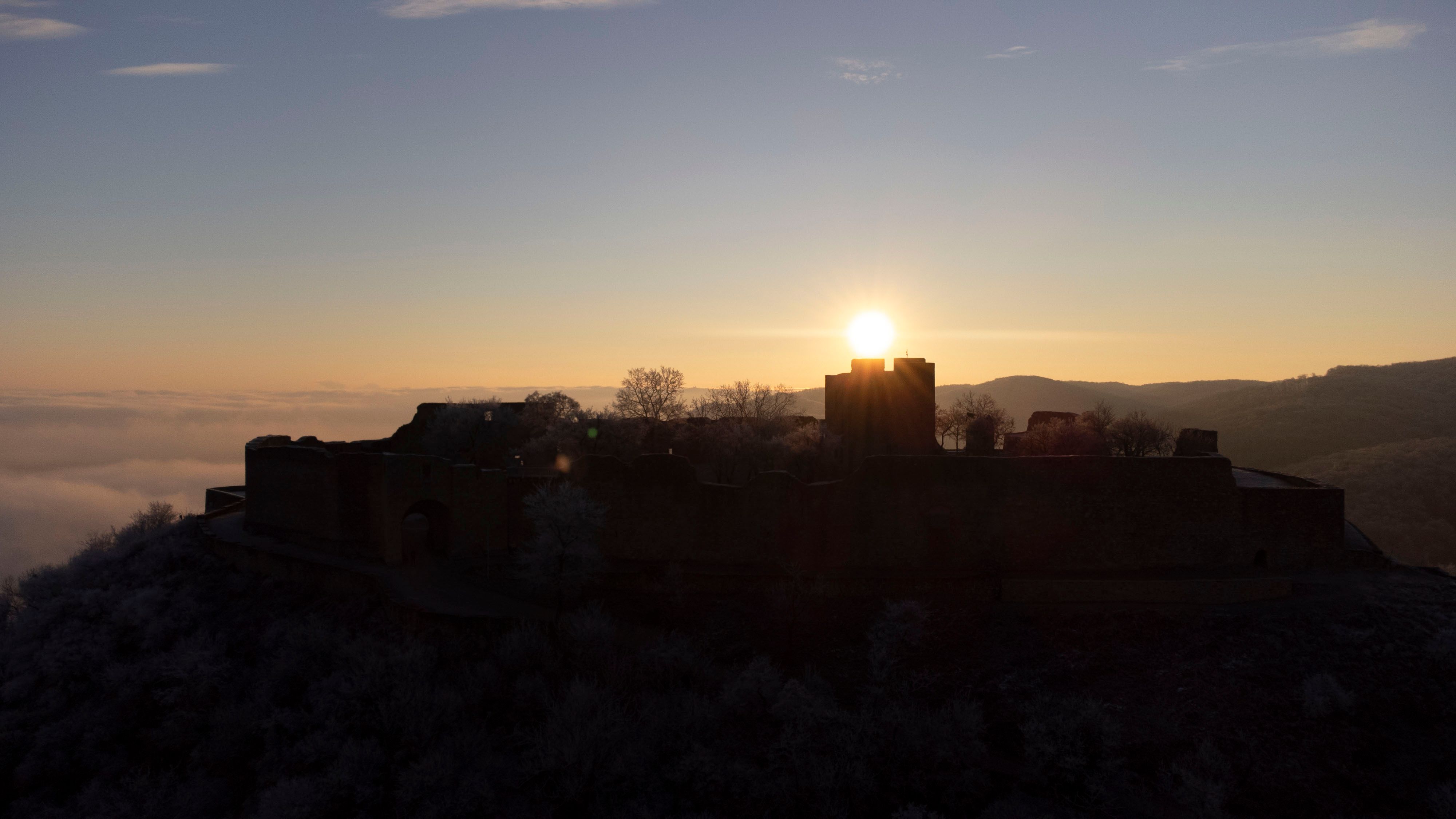 Schlossberg Hainburg/Dunaj, večerný záber