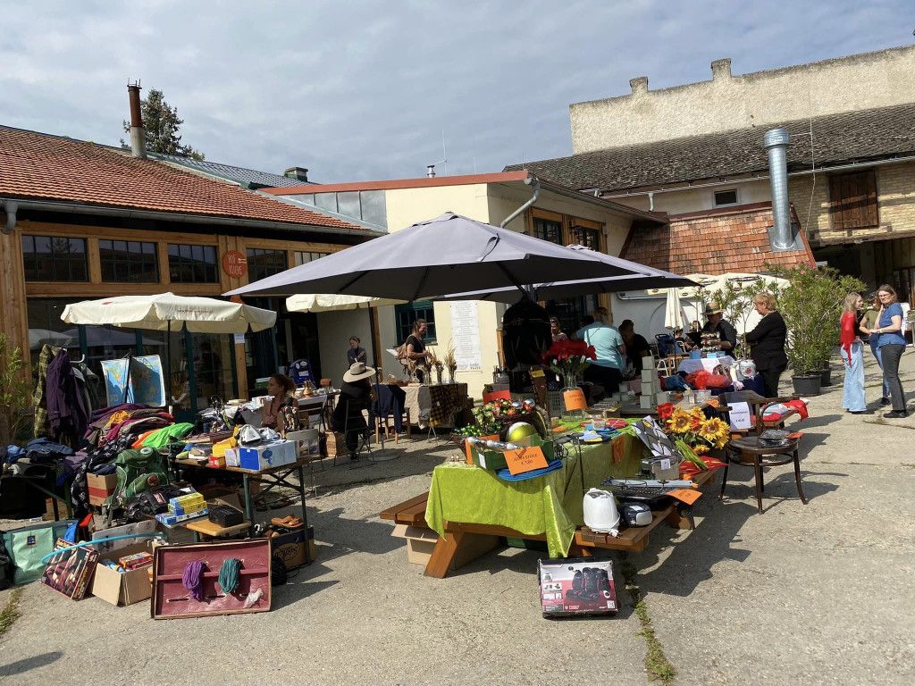 Flohmarkt am Dorfplatz