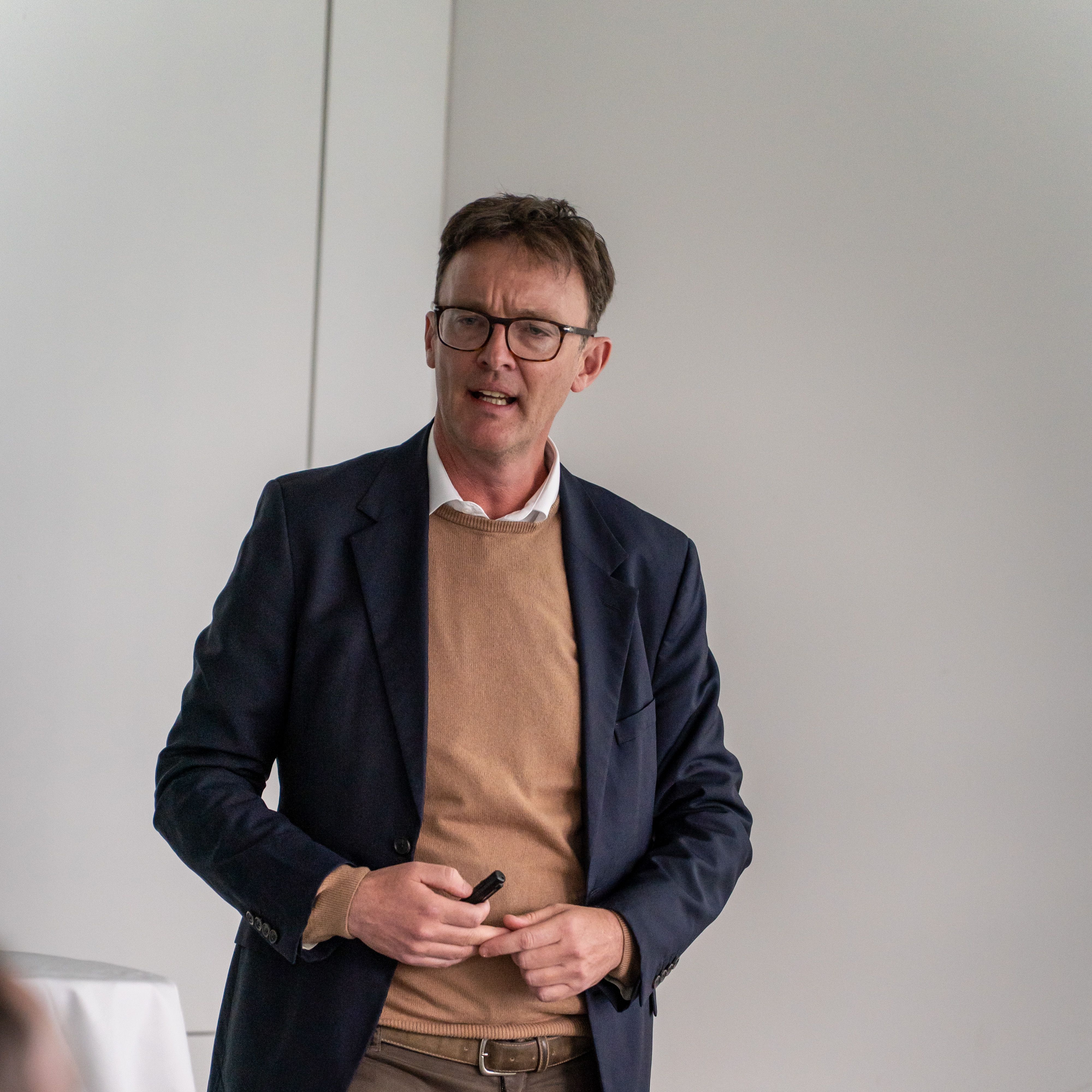 Ein Vortragender präsentiert beim Tourismusdialog am Wagram 2026 in Kirchberg am Wagram.