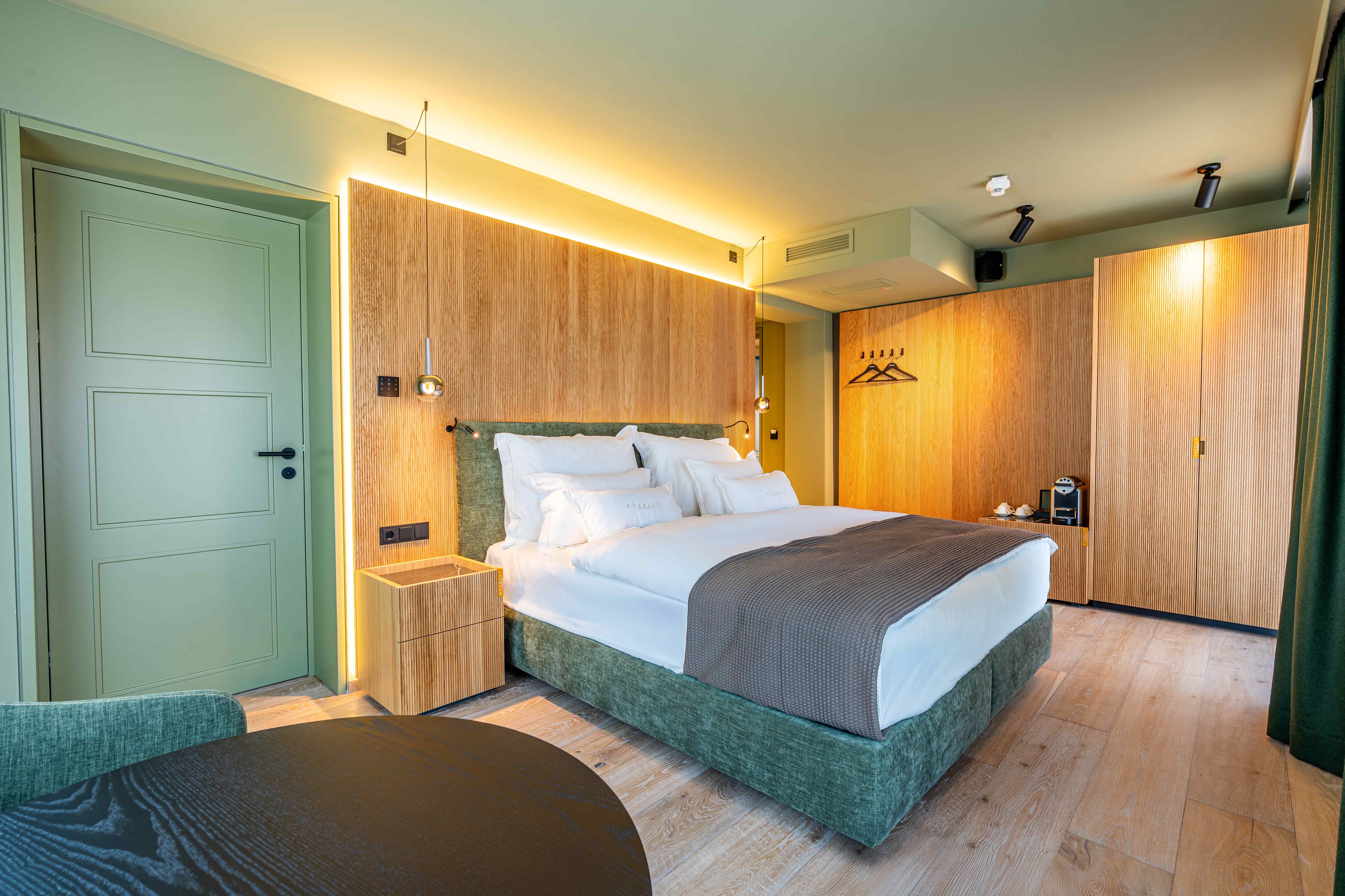 Zimmer im Gutshof, Innenansicht mit Doppelbett