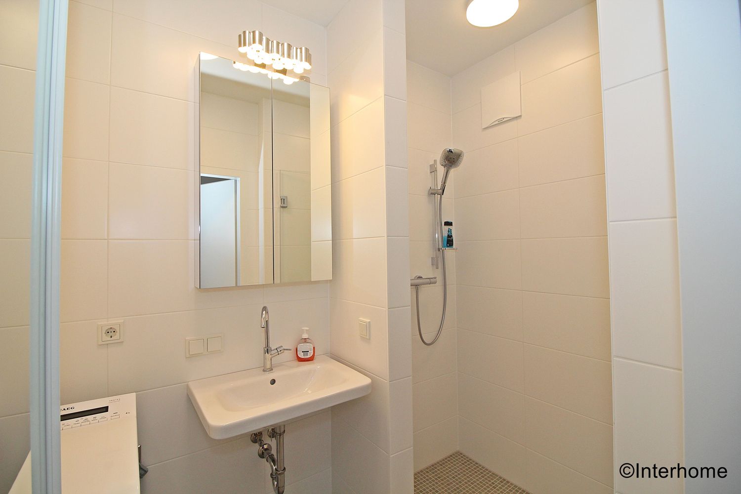 Badezimmer hell und freundlich 