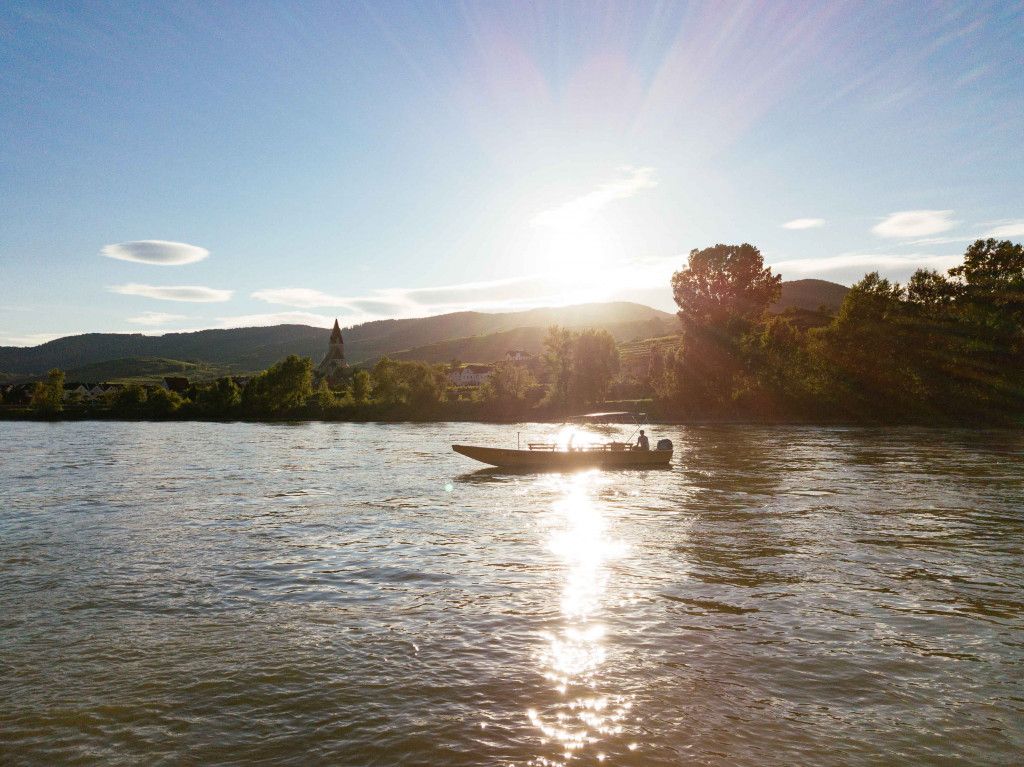 Auf der Donau mit der Zille unterwegs