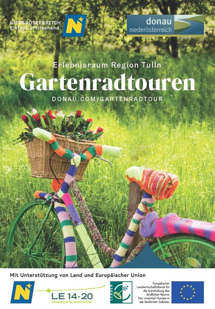 Ein buntes Rad mit Blumen im Korb vorne am Lenkrad.