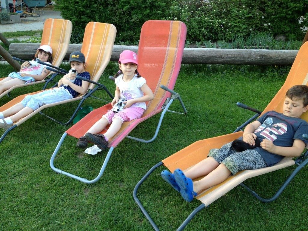 kerndlerhof_liegestuehle_kinder