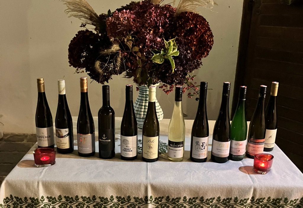 Weine bei der Jungweinsegnung in Rossatz