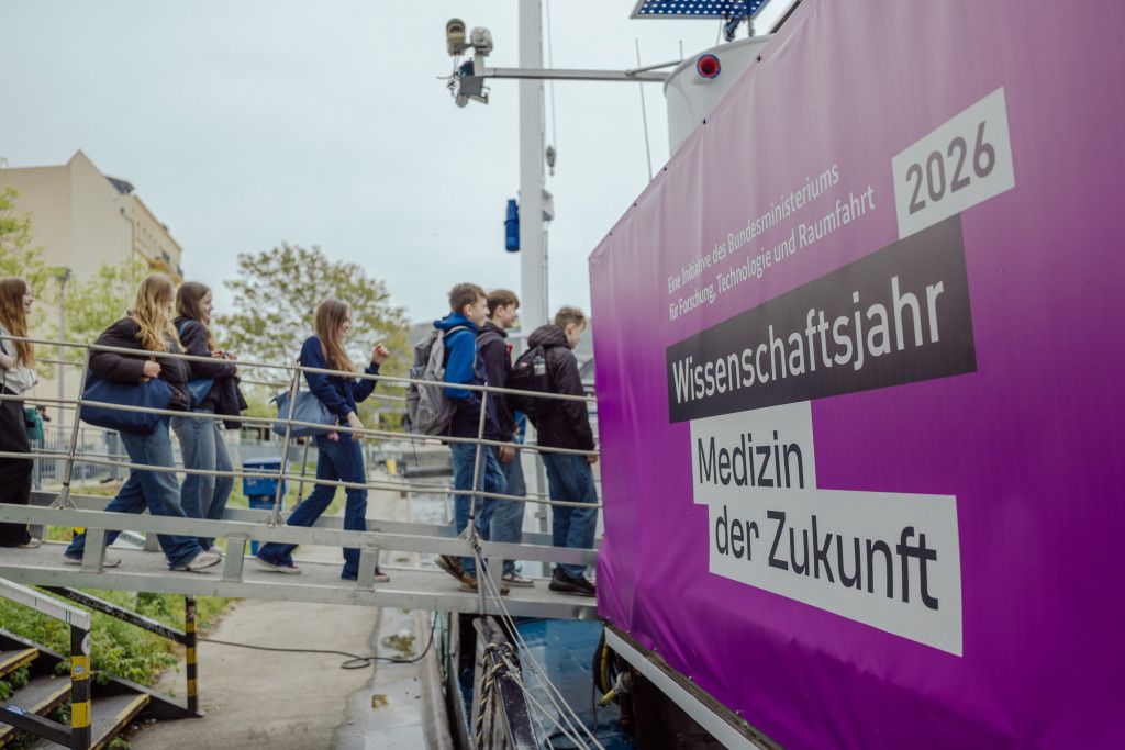 Ausstellungschiff MS Wissenschaft zum Thema "Medizin der Zukunft"