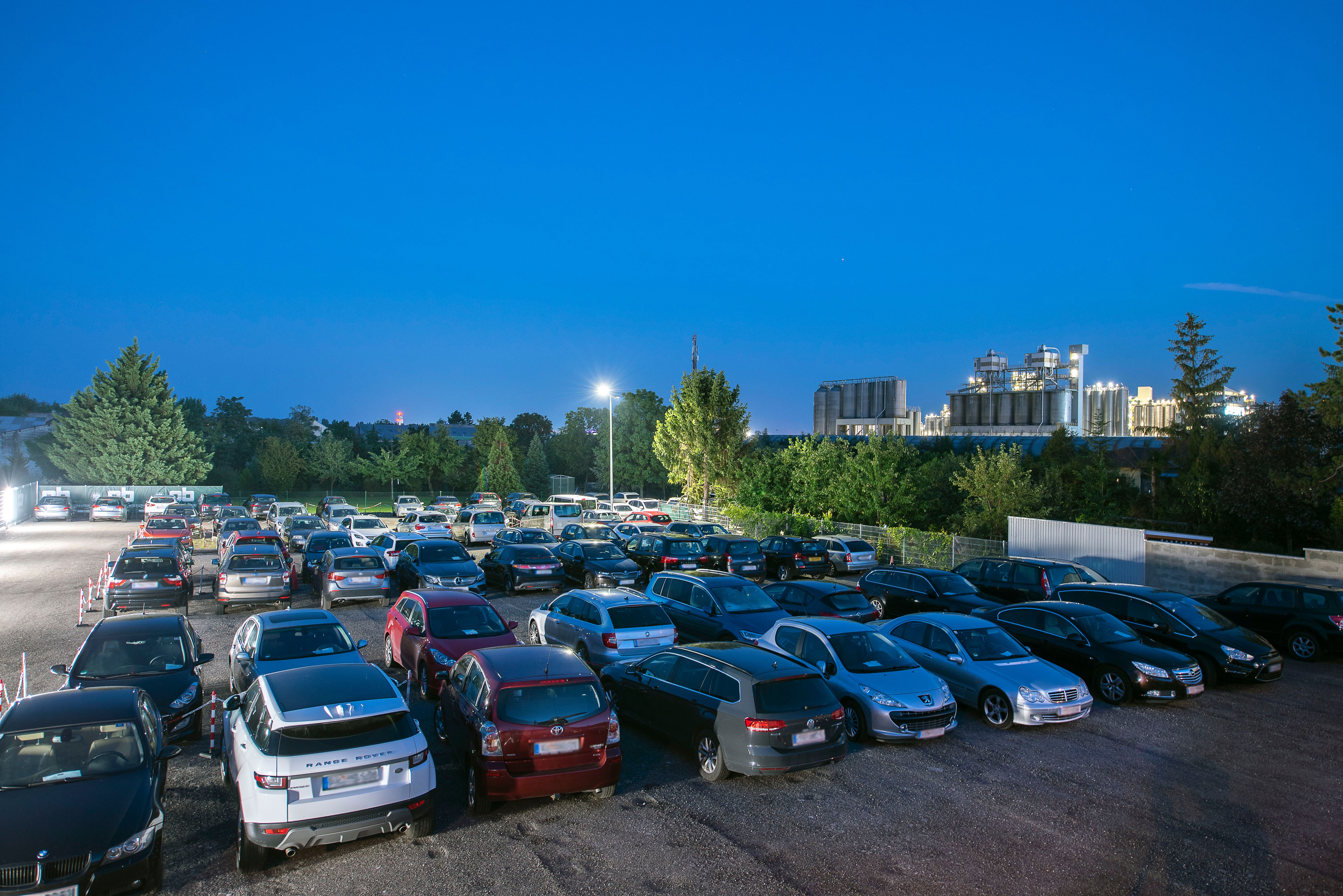 Park & Fly, parkoviště s auty na letišti Vídeň
