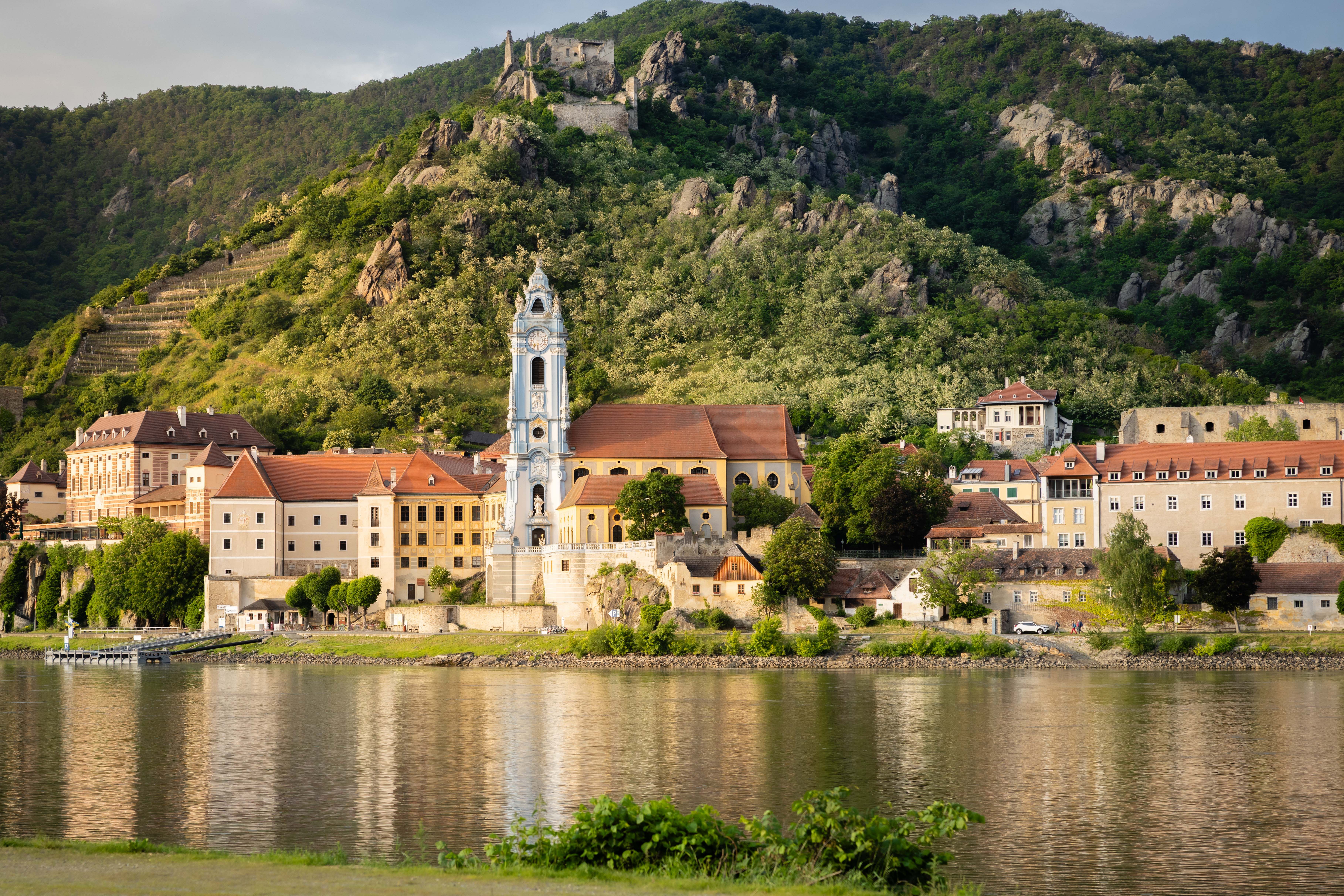 Stift Dürnstein im Herbstnebel