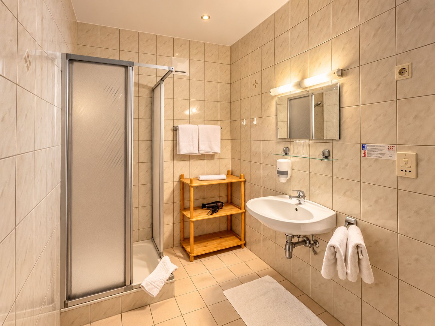 zimmer_weinhotelwachau_premium_zimmer_bad