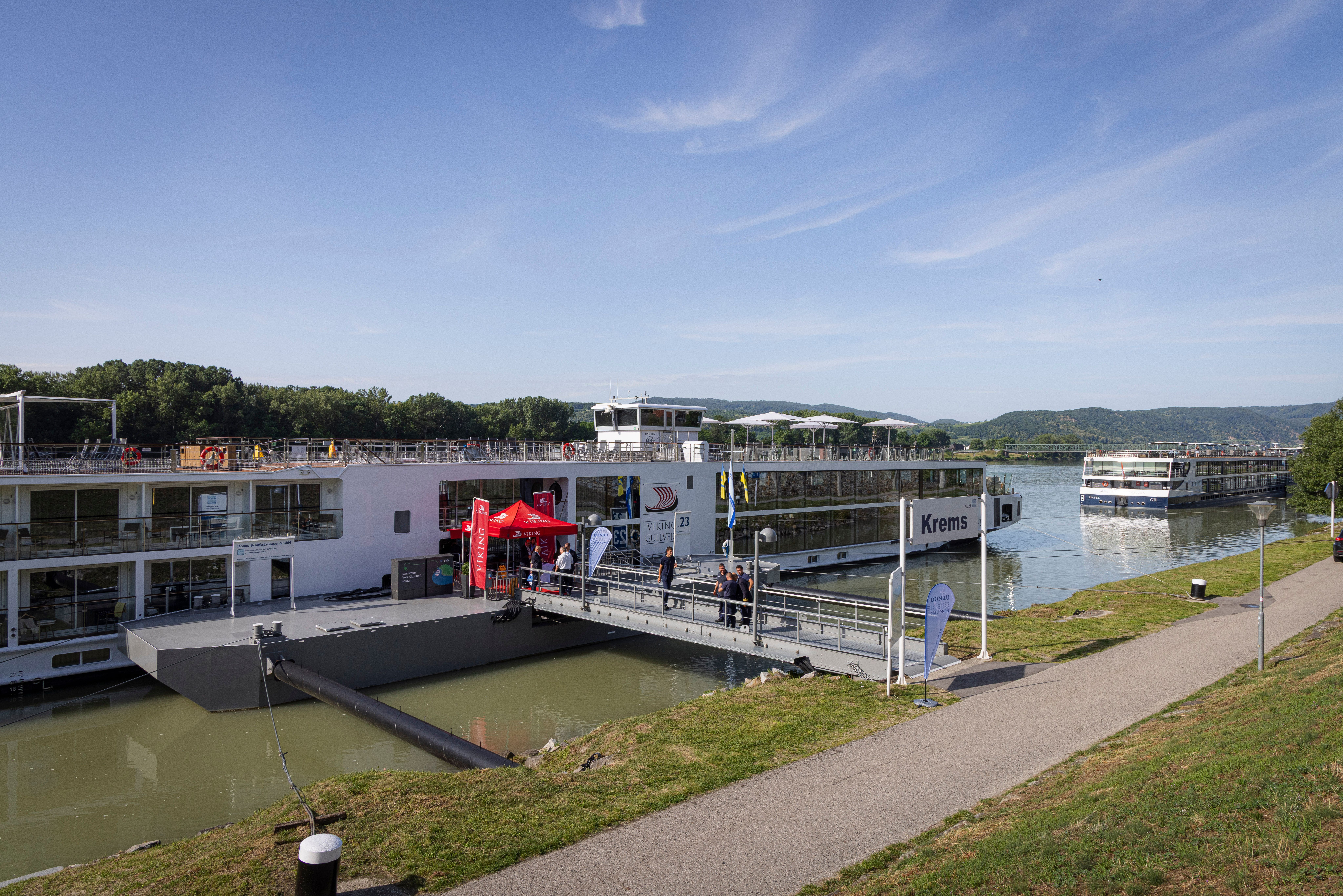 Ein Schiff der Viking Cruises in Krems.