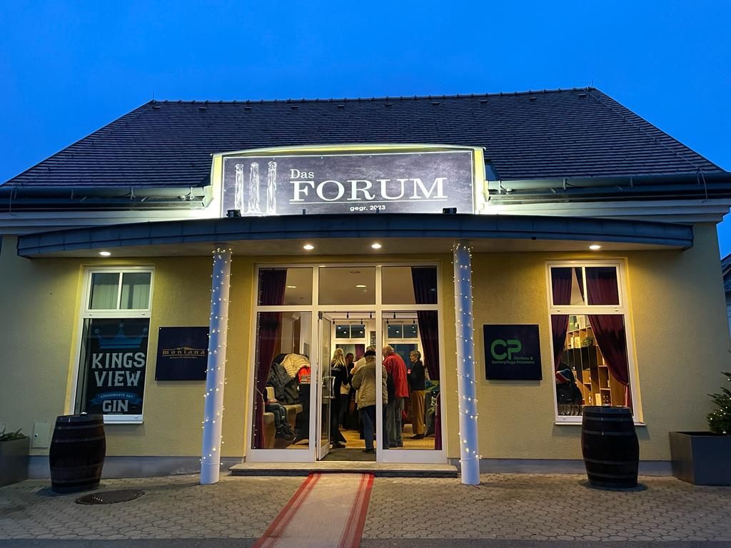 Außenansicht Gebäude Forum Berg