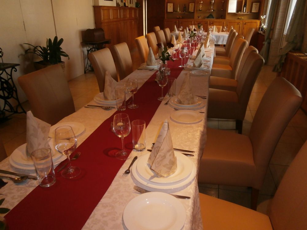 festlich gedeckte Tafel im Gasthaus Burkhart