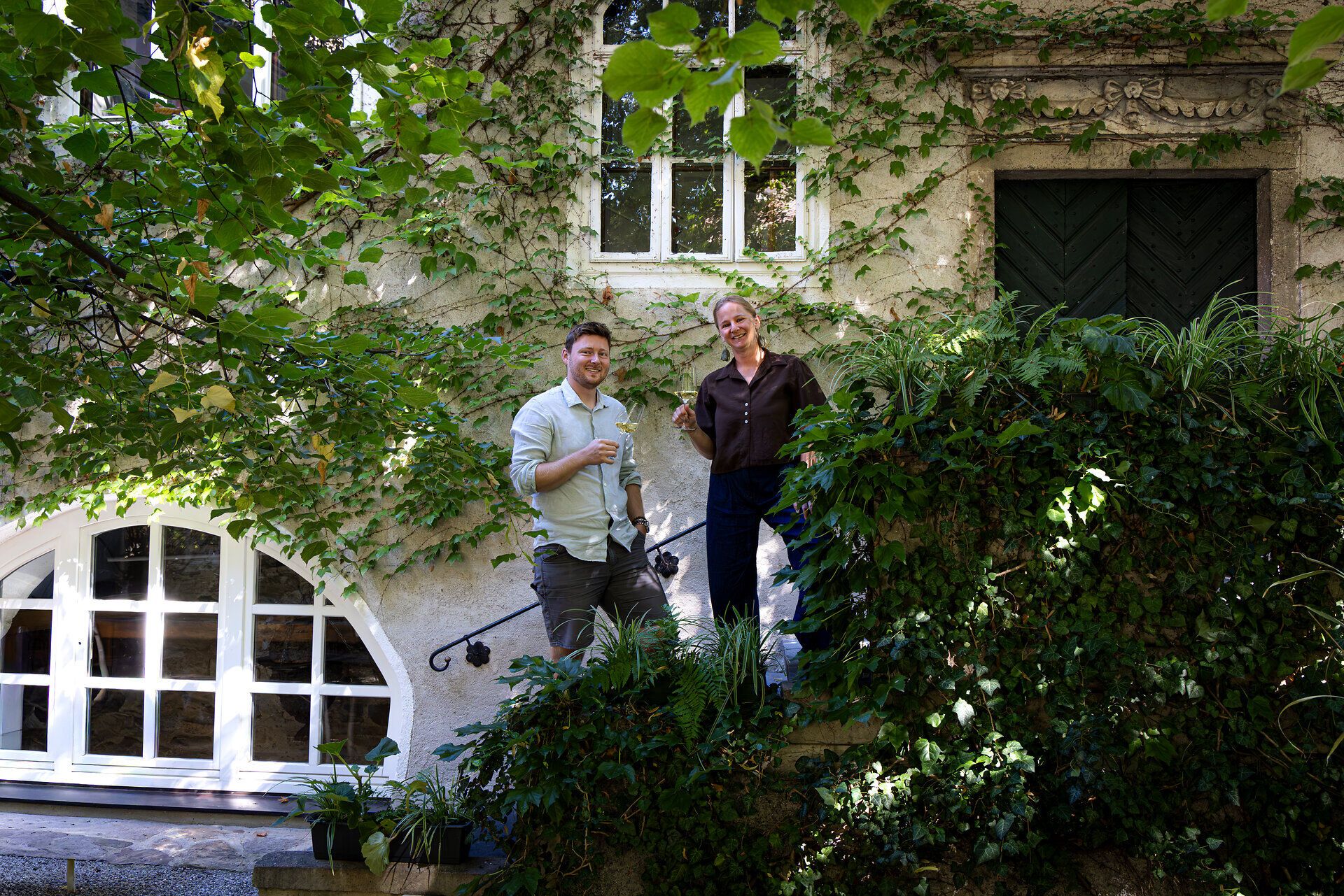 Georg Pöchlinger und Lisa Saahs im Weingut Nikolaihof